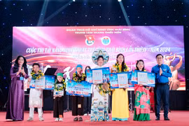 NSND Quốc Hưng bất ngờ trước các tài năng nghệ thuật trẻ của Thái Bình