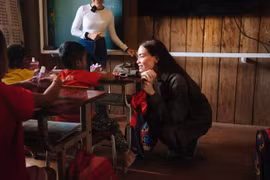 Hồ Ngọc Hà bắt đầu chuyến đi thiện nguyện "Hành trình 20+"