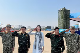 Thùy Tiên choáng ngợp và tự hào khi tham dự "Triển lãm Quốc phòng quốc tế Việt Nam 2024"