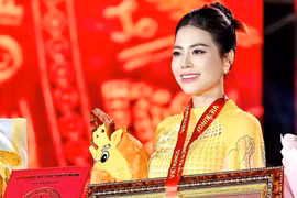 Nhà thiết kế Thoa Trần: “Tôi luôn nhắc học trò hãy tôn vinh di sản Việt trên tà áo dài”