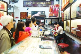 Đầu tuần giá vàng tăng nhẹ, giao dịch vẫn sôi động