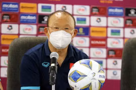 HLV Park Hang-seo và Duy Mạnh phàn nàn về trọng tài