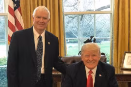 Những người thân cận của Tổng thống Donald Trump sẽ có kịch bản nào để lật ngược kết quả bầu cử? 