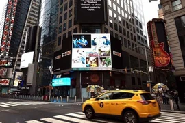 Hình ảnh Việt Nam chống Covid-19 trên màn hình Quảng trường Thời đại ở Mỹ