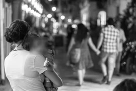 Đã có gia đình nhưng vẫn chung sống như vợ chồng với người khác có thể bị xử lý hình sự