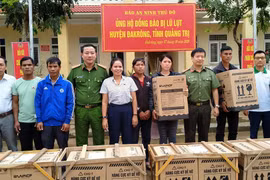 Hỗ trợ kịp thời, hiệu quả giúp người dân vùng lũ sớm ổn định đời sống