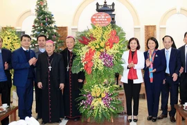 Lãnh đạo TP Hà Nội thăm, chúc mừng Giáo phận Hưng Hóa
