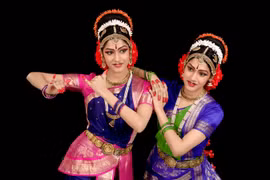 Học miễn phí điệu múa kiểu nhạc kịch Ấn Độ