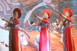 "Đất nước và tình yêu" trong thơ Lê Cảnh Nhạc 