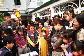 3 ngày rộn rã phiên chợ quê giữa lòng Hà Nội