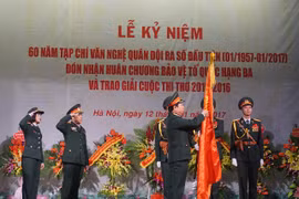 Tạp chí Văn nghệ Quân đội đón nhận Huân chương Bảo vệ Tổ quốc Hạng Ba