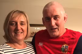 Giữ gìn miếng chocolate chồng tặng ngày Valentine suốt 33 năm