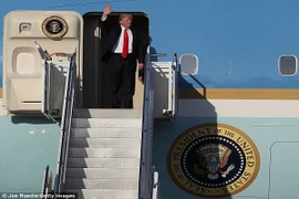 Mỹ điều tra vụ máy bay tư nhân bay quá gần Air Force One