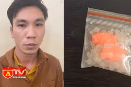 Giao nộp ma tuý cho lực lượng công an khi bị kiểm tra