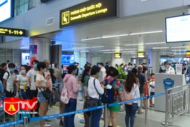 Thí điểm ứng dụng CCCD gắn chíp xác thực hành khách tại sân bay Nội Bài