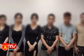 Bắt quả tang quán karaoke cho khách sử dụng ma túy