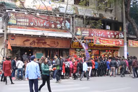 Rồng rắn xếp hàng chờ mua vàng ngày vía Thần Tài