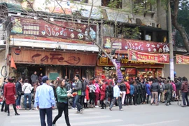 Rồng rắn xếp hàng chờ mua vàng ngày vía Thần Tài