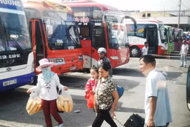 Giá xăng giảm 16%, dầu giảm 20%: Bộ Tài chính yêu cầu kê khai lại giá cước vận tải