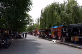 Chợ tự phát đầu Cầu Lủ đã thông thoáng