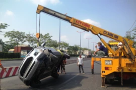 Tài xế ô tô 7 chỗ buồn ngủ, tông nhiều xe máy trên phố