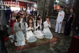 Gánh tuồng làng hóa thân cực kỳ chuyên nghiệp