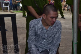 Hành khách đi trên xe taxi mang 2 bánh heroin