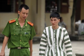 Gột rửa lỗi lầm trong quãng thời gian ở sau song sắt