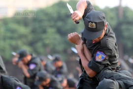 Gian khổ rèn luyện để tinh nhuệ toàn diện 