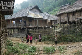 Gặp người từng "giáp mặt" ma cà rồng lưỡi dài tới ngực