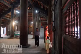 Xem nghệ thuật chạm khắc hiếm có ở "Công Phong Cốc Đình"