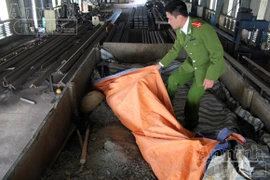 Ngăn chặn kịp thời xe chở chất thải nguy hại đi tiêu thụ