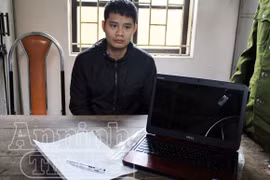 Thấy bạn gái trùm chăn bạn trai cuỗm đồ rồi... lượn