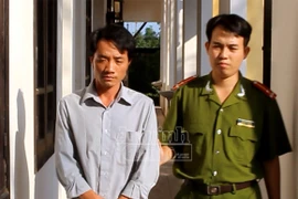 Giả phóng viên, vào ủy ban xã lừa tiền…hụt