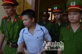 Nửa đêm chui vào gầm nhà sàn, bị chủ nhà đánh chết 