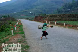 Tuổi thơ trên núi "không búp bê và kẹo"