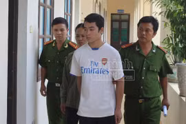 Người đàn bà và 2 thanh niên "xơi tái" các trạm bơm