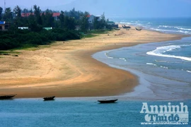 Du ngoạn Hải Vân xanh thẳm từ đỉnh đèo lau lách