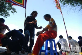 Thần rắn trong lễ hội ở đền Lảnh Giang