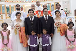 Đám cưới hội tụ toàn những cặp song sinh