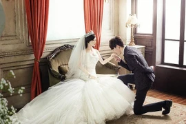 Chàng trai mắc ung thư giai đoạn cuối cưới búp bê tình dục làm vợ