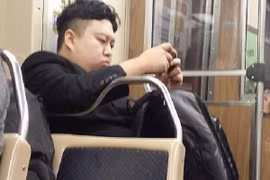 Hốt hoảng gặp "bản sao" Chủ tịch Triều Tiên Kim Jong- un đi tàu điện ngầm ở Chicago