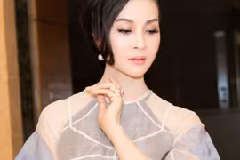 "Người đẹp không tuổi" Thanh Mai hút mắt với áo dài cách tân