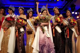 Janny Thủy Trần đăng quang Hoa hậu Phu nhân Việt Nam hoàn cầu 2016