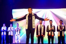 Siêu mẫu Ngọc Tình giành ngôi Á vương Mister Universal Ambassador 2016