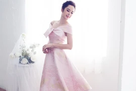 Angela Phương Trinh "ghi điểm" với vẻ đẹp ngọt ngào đầy nữ tính