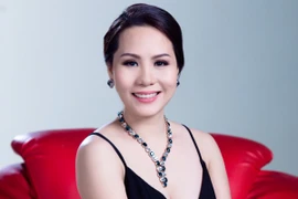 Tiết lộ bí mật ngón tay đeo nhẫn của Nữ hoàng Kim Chi