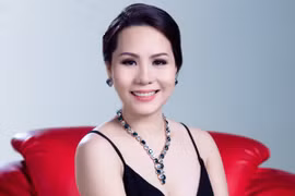 Tiết lộ bí mật ngón tay đeo nhẫn của Nữ hoàng Kim Chi