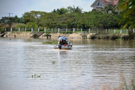 Tìm thấy thi thể bé gái rơi xuống sông cùng mẹ