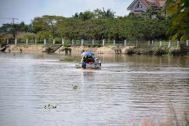 Tìm thấy thi thể bé gái rơi xuống sông cùng mẹ